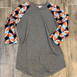 Lularoe raglan size small